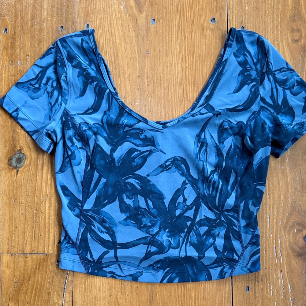 LULULEMON cropped top medium NWT